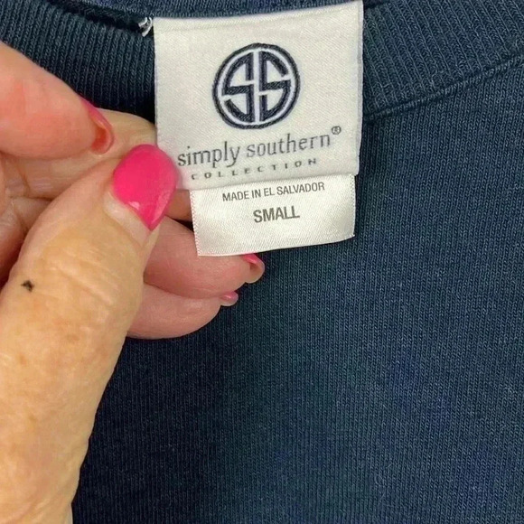 Simply Southern Black Tee Whimsy Colorful Crew Neck Pullover Blue Floral Size S - Picture 6 of 10